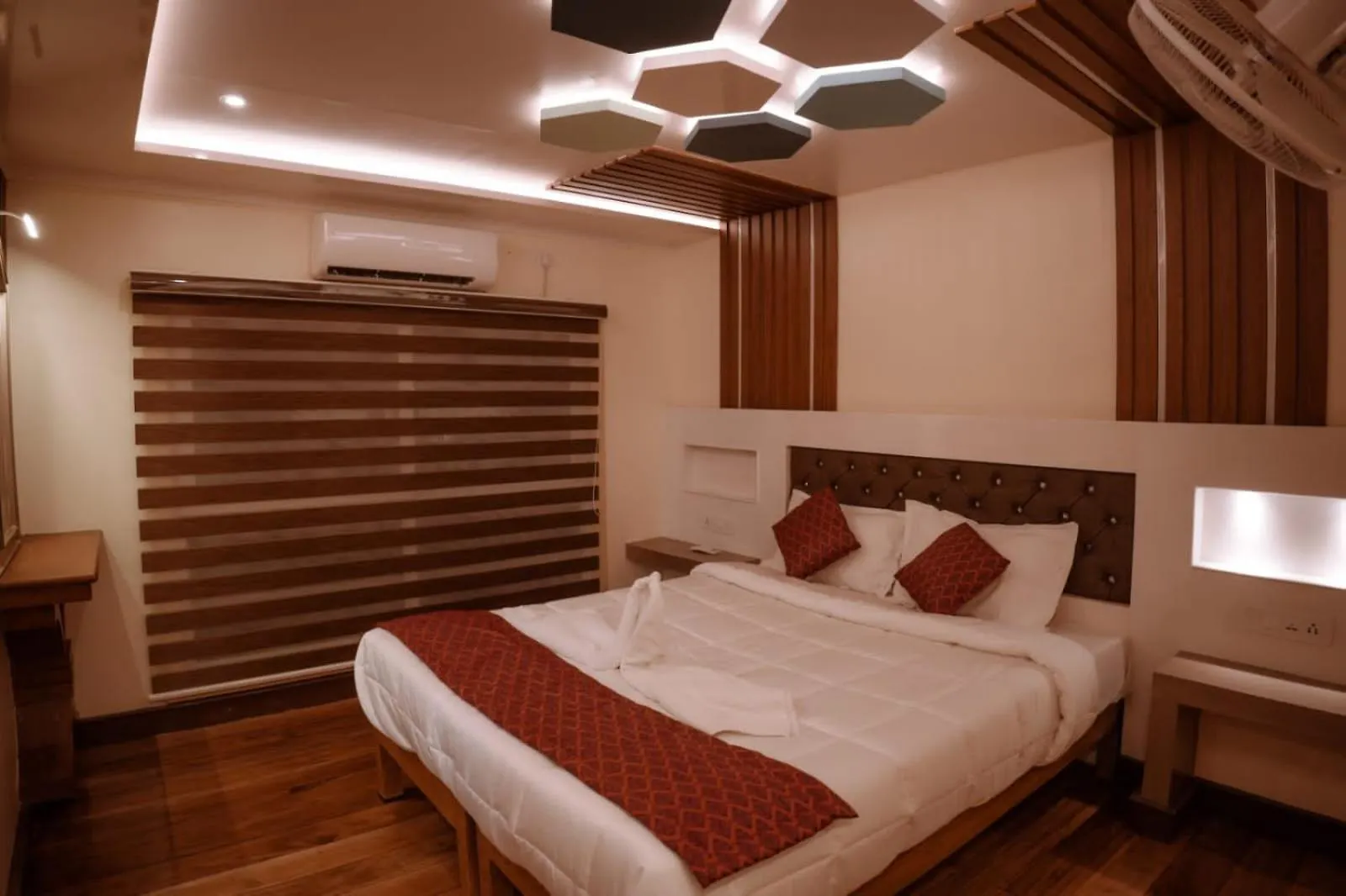 Upper Deck Boathouse Hotel Alappuzha