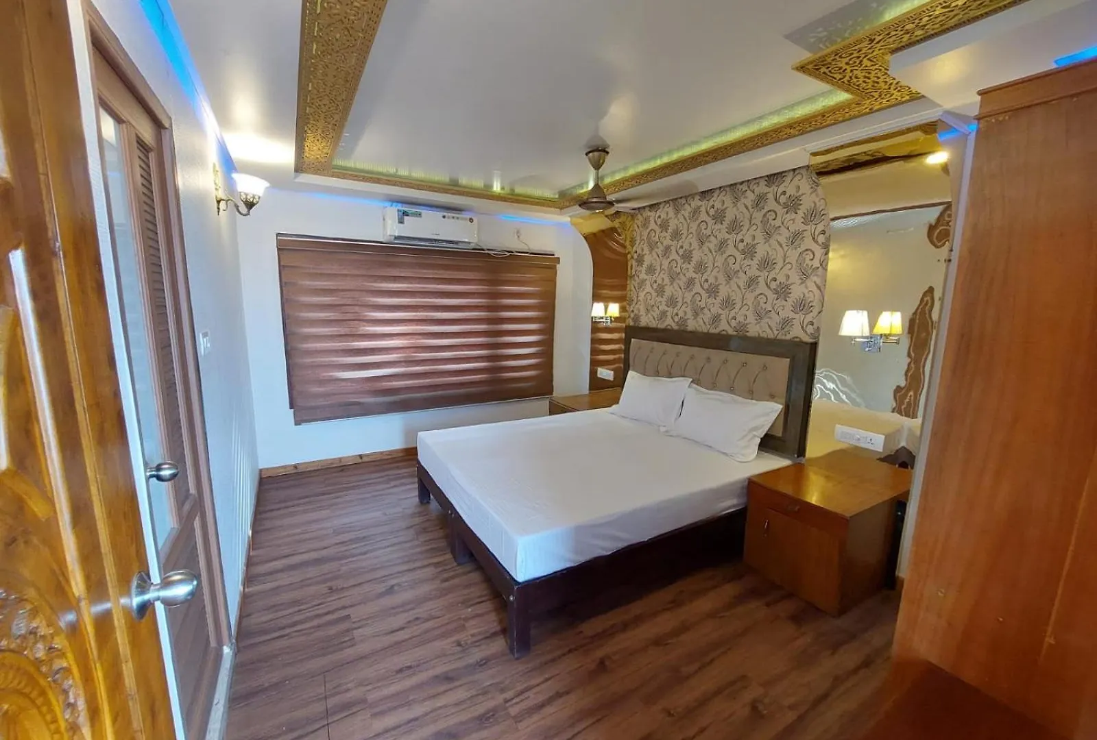 Upper Deck Boathouse Hotel Alappuzha 3*,