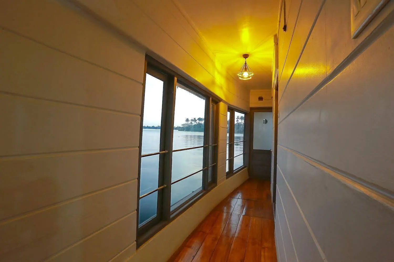 Botel Upper Deck Boathouse Hotel Alappuzha