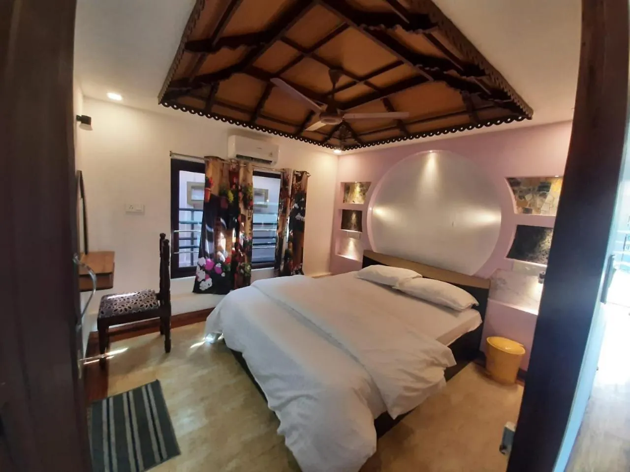 Upper Deck Boathouse Hotel Alappuzha India