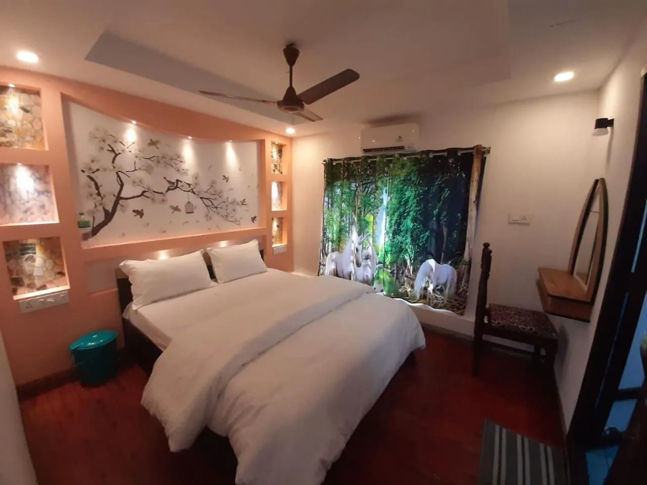 *** Botel Upper Deck Boathouse Hotel Alappuzha India